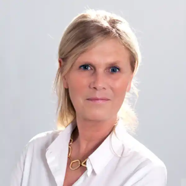 H&eacute;l&egrave;ne de Saint Chamas an art advisor
